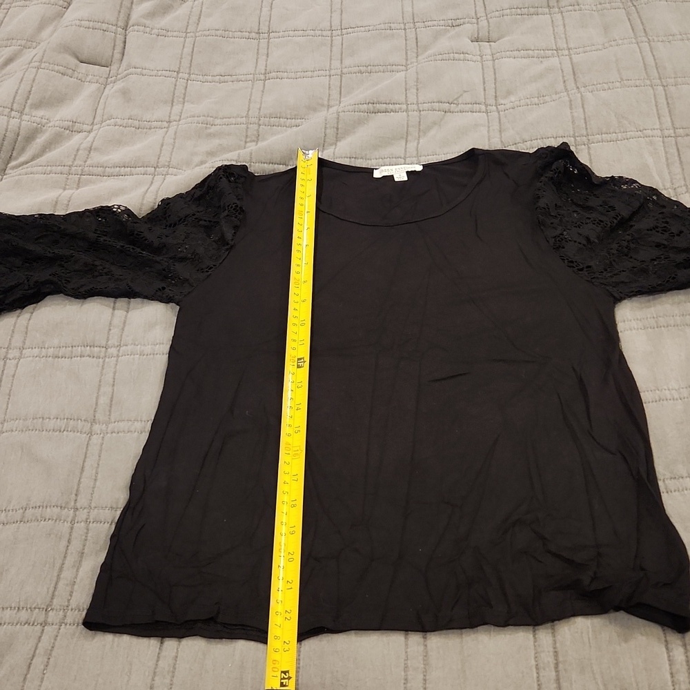 Green Envelope Black Tee With 3/4 Lace Sleeves Size S! - Picture 5 of 6